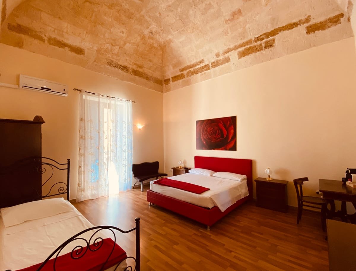 Stanza Maria, con volta a stella e balconcino